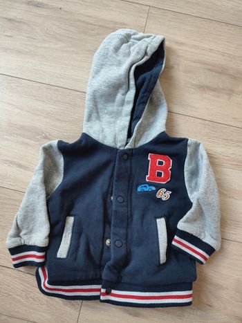 Veste à capuche 9 mois