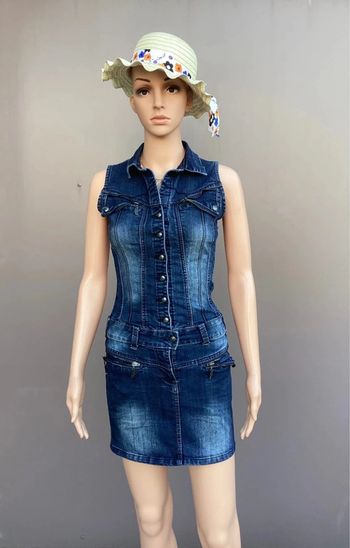 Robe en jean cintrée sans manches – Taille S – Très bon état
