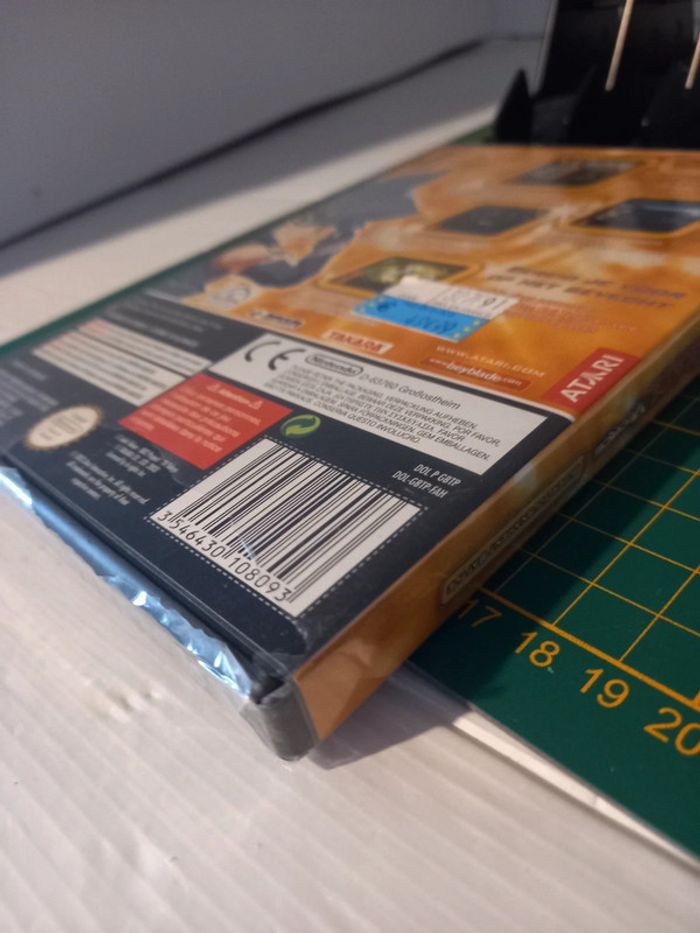 Gamecube beyblade v force blister abîmé. - photo numéro 6