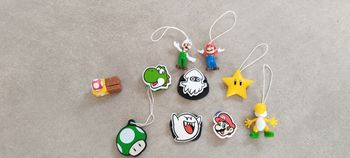 Lot d'accessoires/ figurines Mario kinder