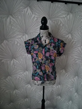 Jolie chemise manches courtes fleuris Kaporal taille 38