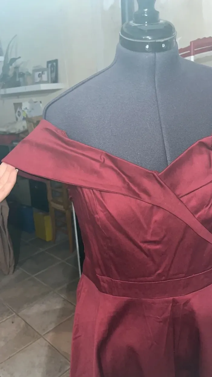 Robe bordeaux - photo numéro 2
