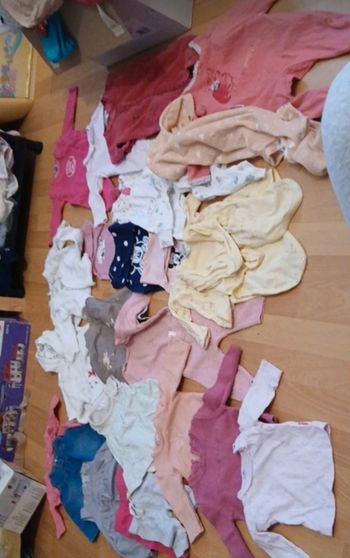 Gros lot de 26 vêtements pull giletcoyjama bodies ensemble