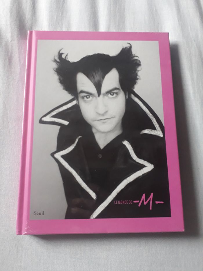 Livre - Le Monde de M