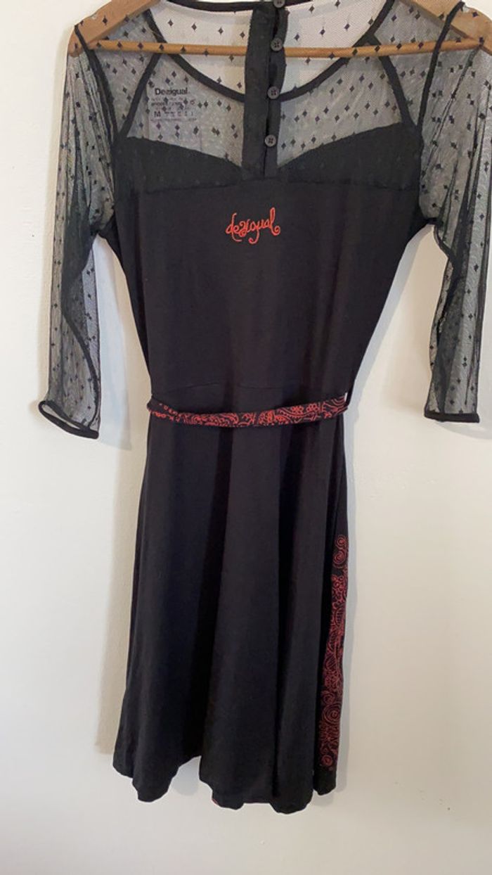 Robe noire avec jolis motifs - photo numéro 5