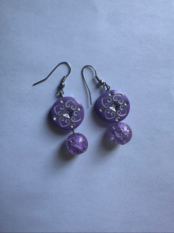 Boucles d’oreilles violettes