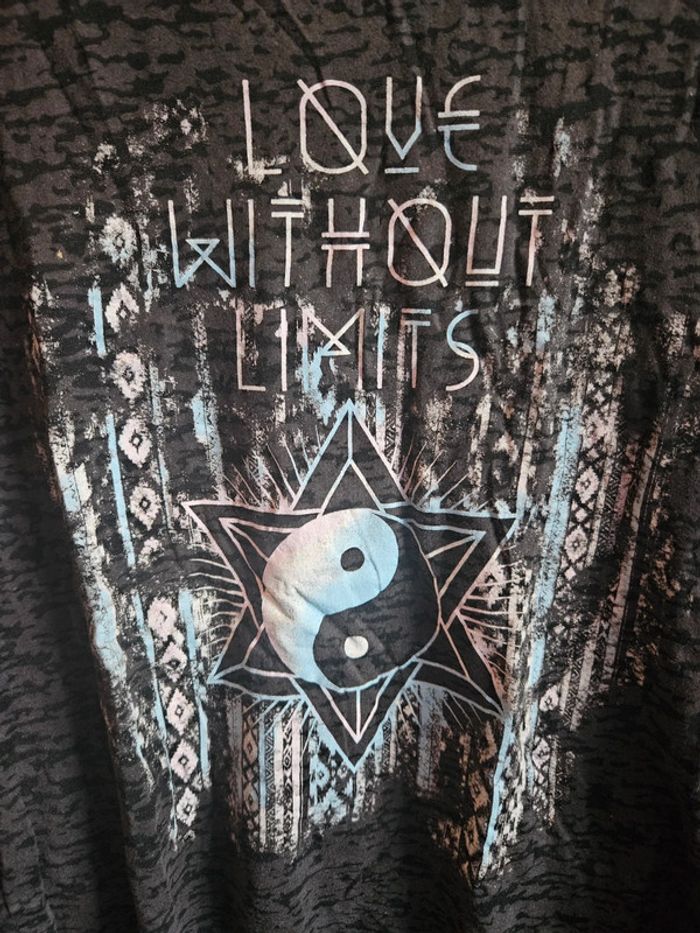Tshirt peace neuf - photo numéro 2