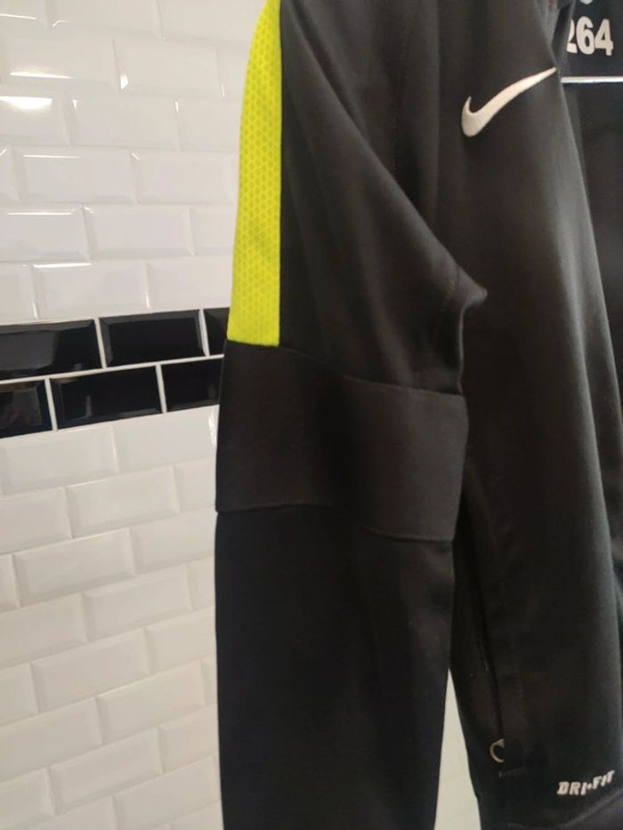 🙂 veste Nike garçon en 8/10 ans🙂 - photo numéro 4