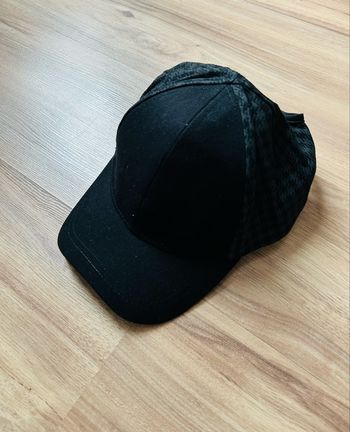 Casquette noire à carreaux Homme Serie Graffic Réglable