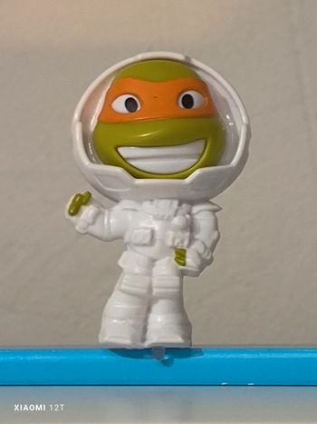 McDonald's figurine tortue ninja Michelangelo en apesanteur 2016