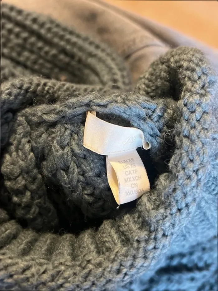 Pull avec de la laine épais - taille xs - H&M - photo numéro 2