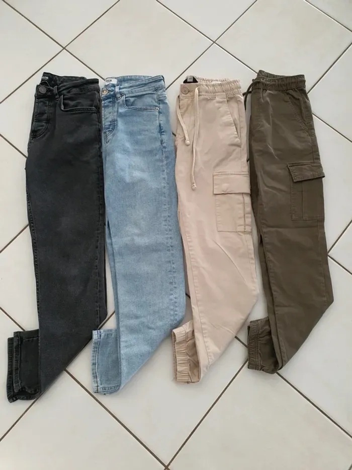 Lot de 4 jeans/ pantalons en excellent état 
XS ( taille 34 )