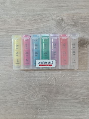 Pilulier 7 jours rectangulaire leader pharma multicouleur