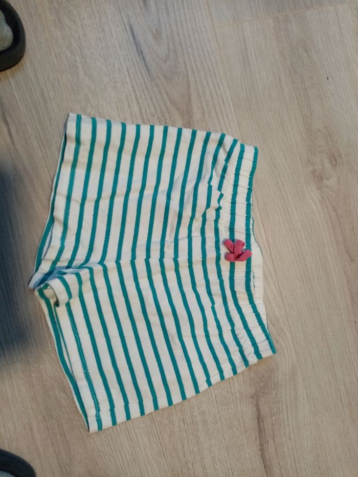 Short fille