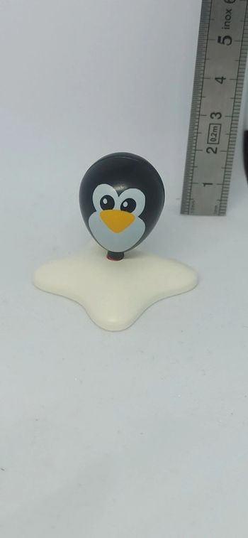 Ballon pingouin sur socle blanc playmobil