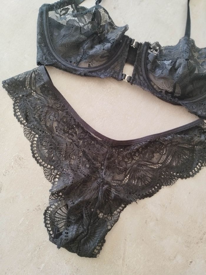Ensemble noir soutien gorge / culotte - photo numéro 2