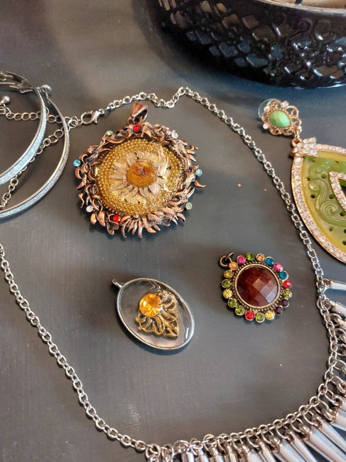 Lot de bijoux vintage et moderne couleur argenté et vert - photo numéro 3