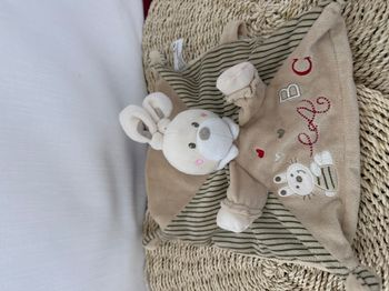 Lapin Nicotoy doudou beige ABC