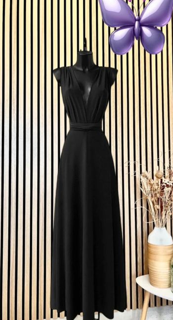 Robe longue noire positions infinies dos nu pour l’été