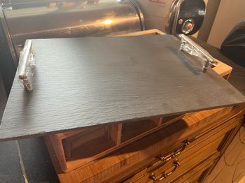 Plateau de service en ardoise noir poignées en métal fromage ou apéro TBE  🧀