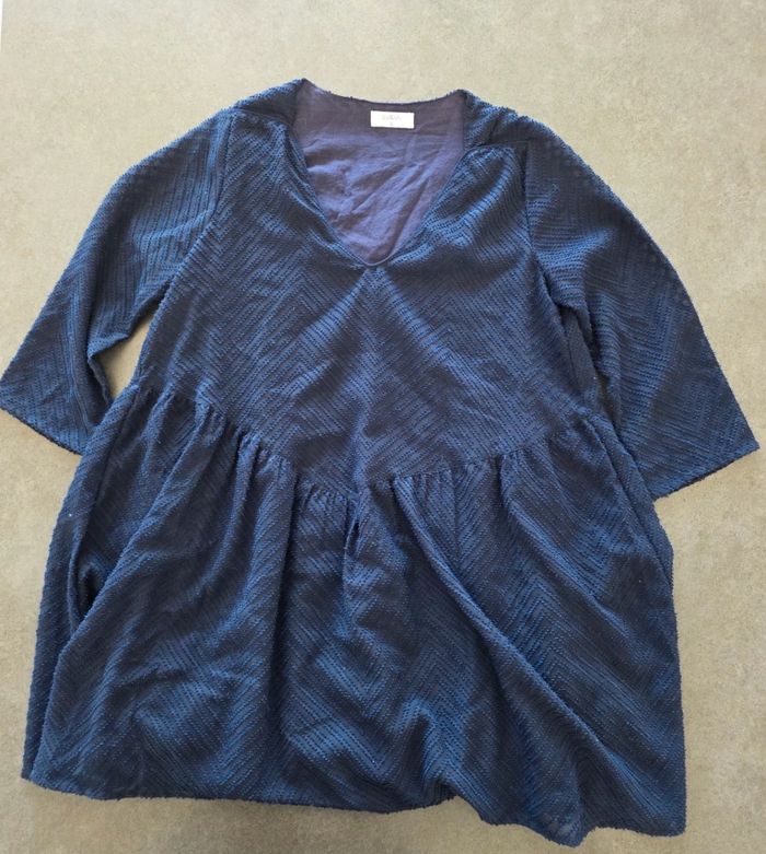 Robe ba&sh bleu marine taille 2 ( M ) en très bonne état - photo numéro 3