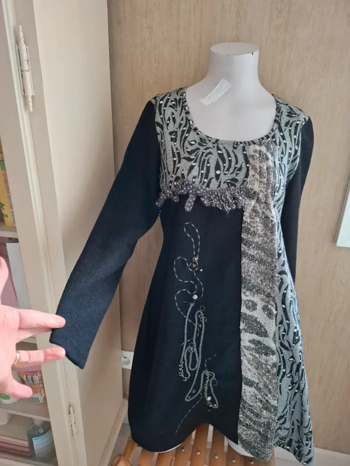 Robe hiver   patchwork  vintage noir et gris
 T 38 - photo numéro 3