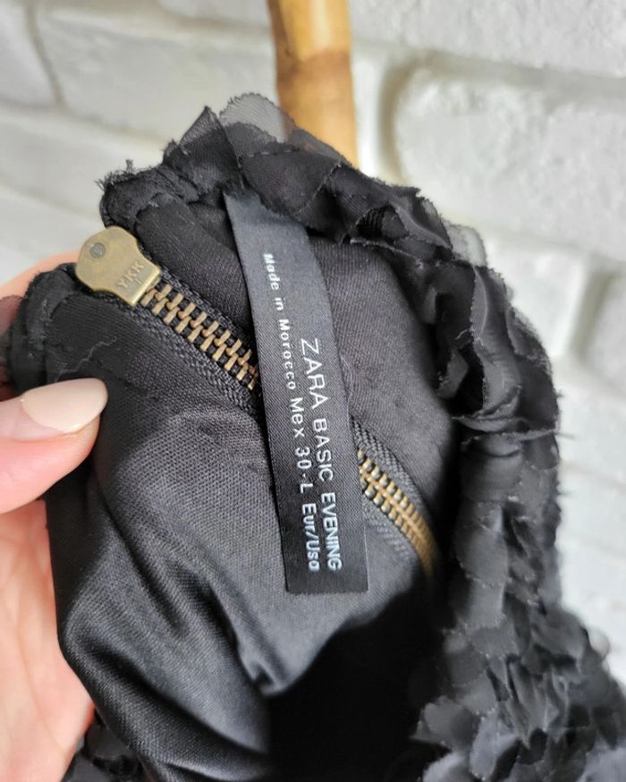 Robe taille L Zara en relief motif fleur - photo numéro 4
