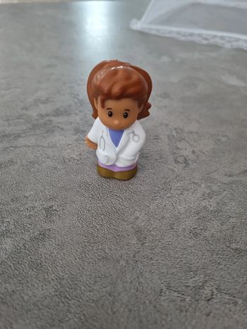 Figurine little people medecin