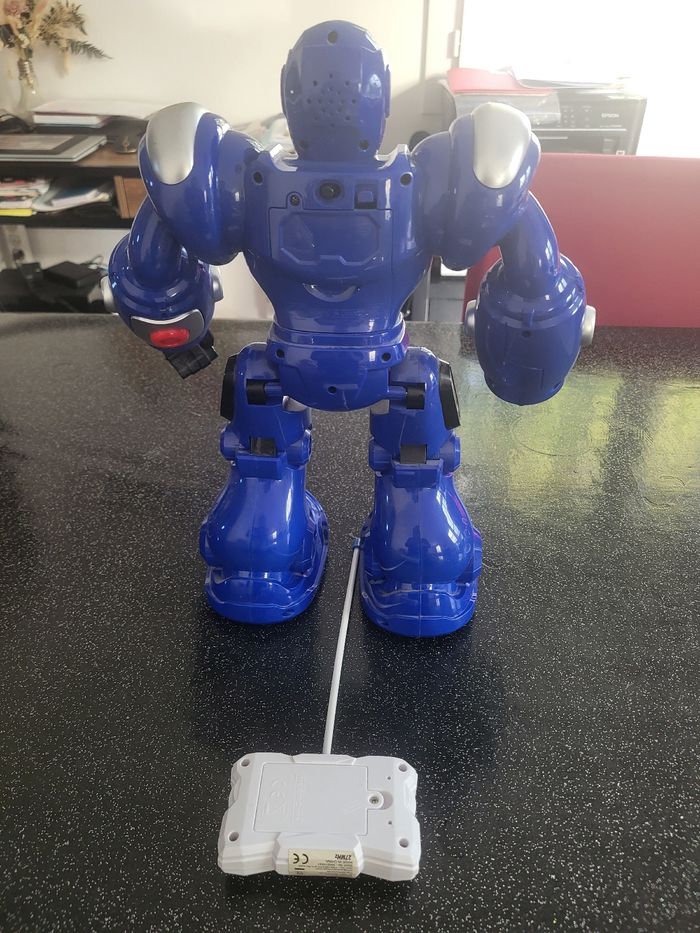 Robot télécommandé - photo numéro 2