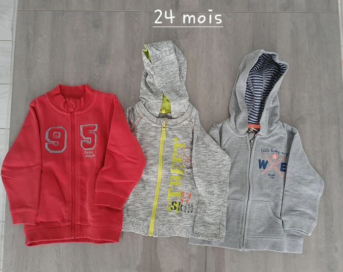 Vestes zippées 24 mois