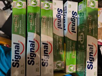 Lot de 18 dentifrice signal intégral 8 neuf AB prix ferme