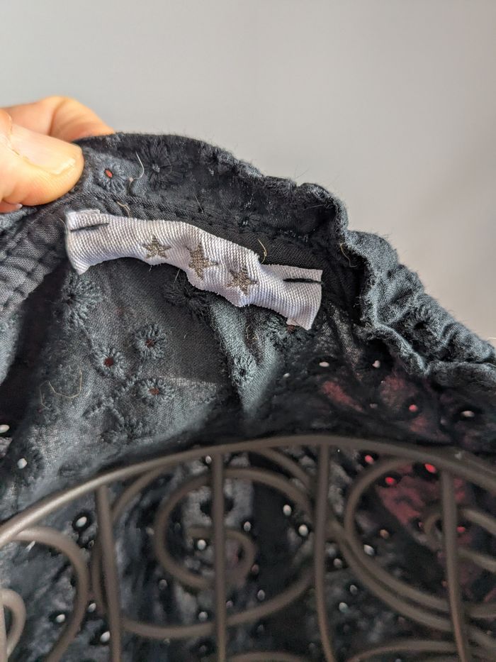 Blouse noire broderie anglaise - photo numéro 5