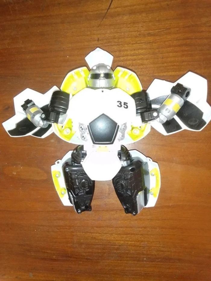 Robot transformer ballon de foot - photo numéro 2