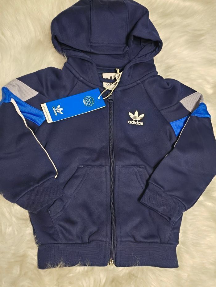 Neuf (non porté) 🏷💙😍🥰👌🤩 sublime  survetement adidas 2 ans (92cm) garçon (prix ferme)🤩😍💙 - photo numéro 4