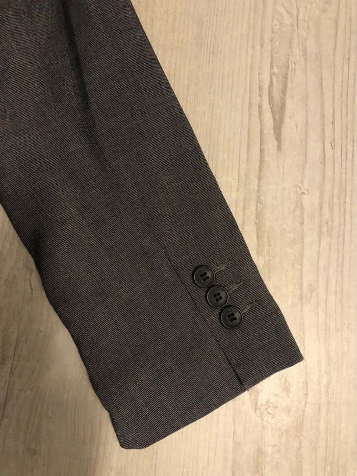 AN92: Tailleur veste/jupe gris effet fines rayures T 46/48 porté 1 fois - photo numéro 12