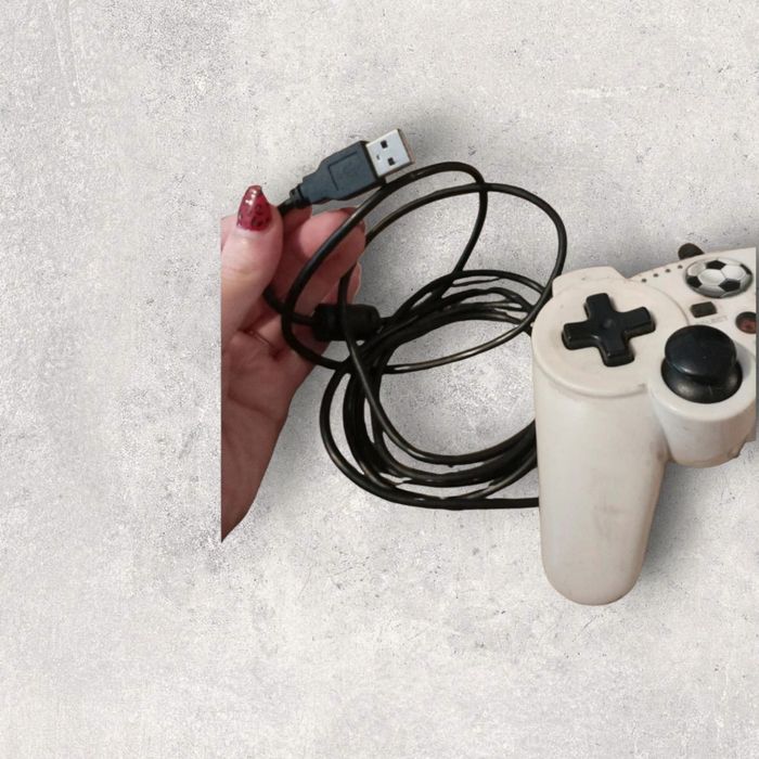 Manette PC blanche – HS (ne fonctionne pas - photo numéro 3