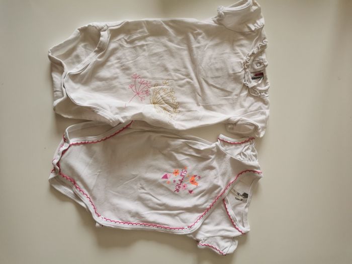 Lot de 3 articles avec 1 pantalon et 2 bodies orchestra 9 mois - photo numéro 4