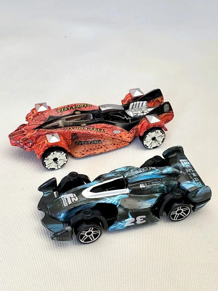 2 Véhicules Hot Wheels Gray Ghost + Snake Oiler Race Car