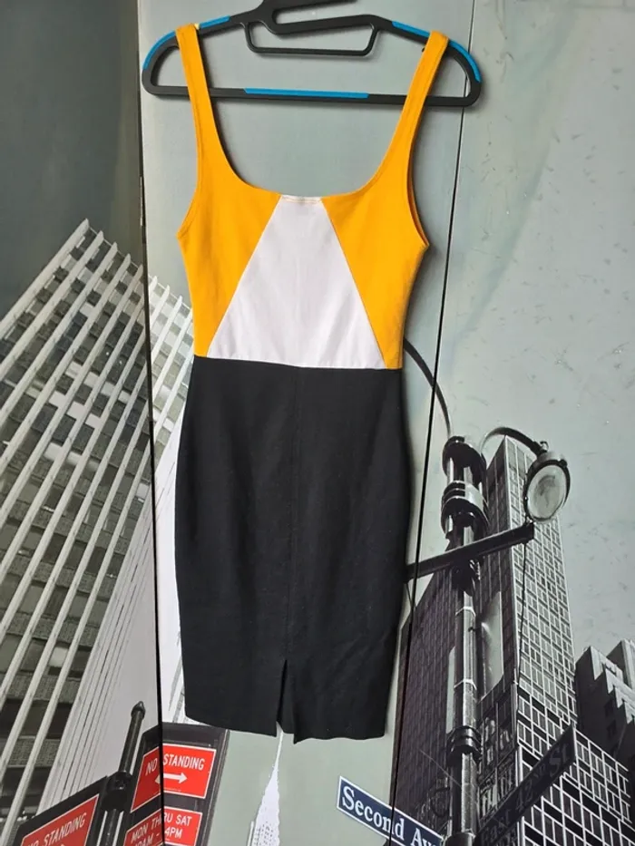 Robe Zara tricolore – taille S – très classe - photo numéro 4