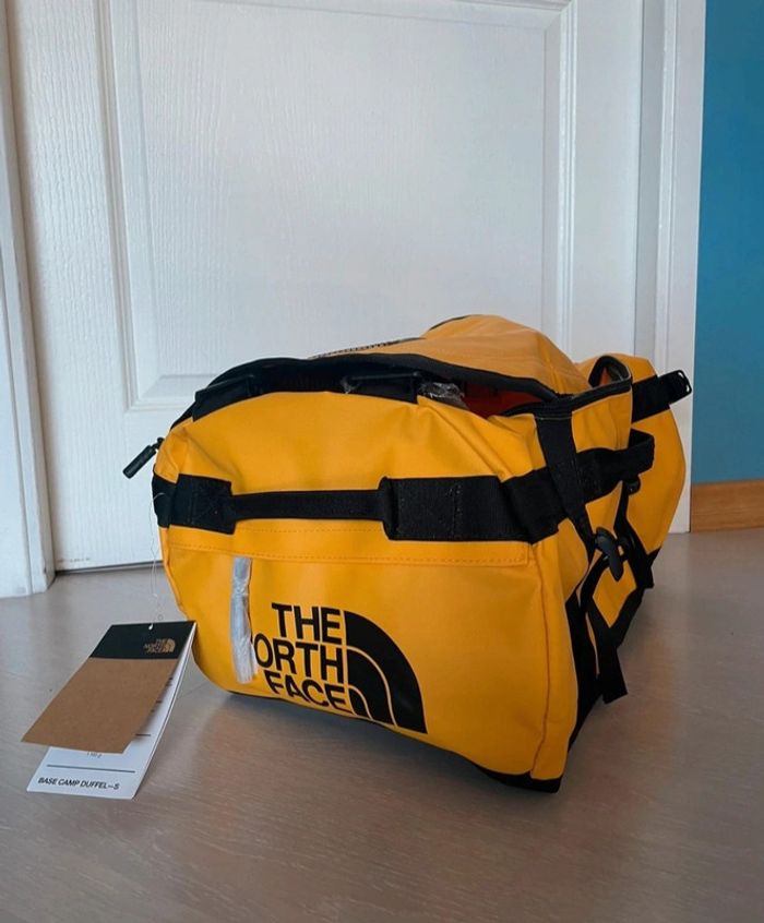 Sac The North Face Base Camp jaune et noire ( NEUF) - photo numéro 7