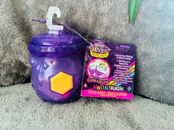 Figurine chaudron Magic Mixies