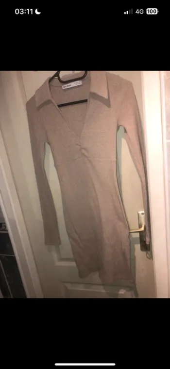 robe pull polo beige col V femme bershka