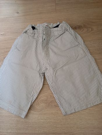 Short 8 ans garçon  très bon  état