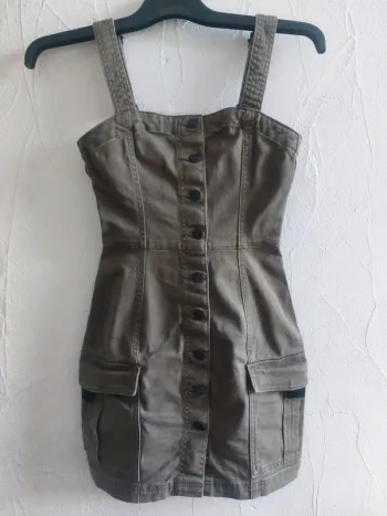 Robe à boutons style militaire Taille 32