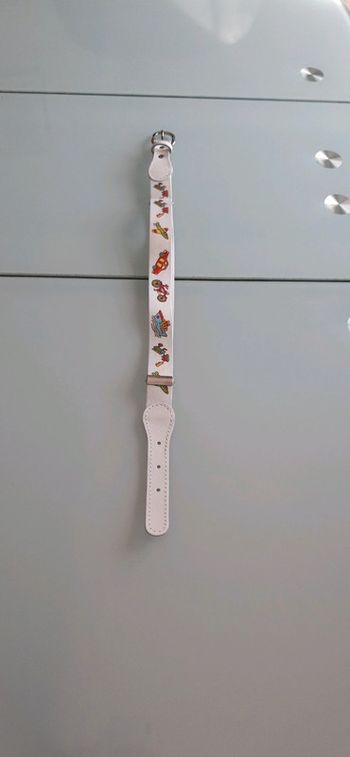 Ceinture blanche avec véhicules