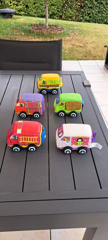 Lot de 5 voitures en tissu