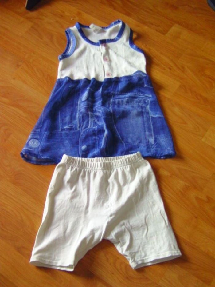 Ensemble robe + short bleu et blanc taille 8 ans TBE