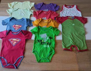Lot bodies 12 mois