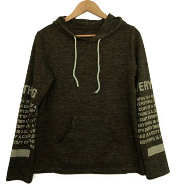Sweat vert kaki a capuche. Poche kangourou. Everything. Taille 38