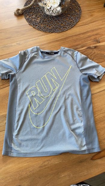 T-shirt Nike gris taille L enfant